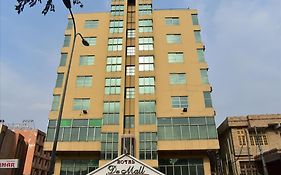Hotel De Mall  2*